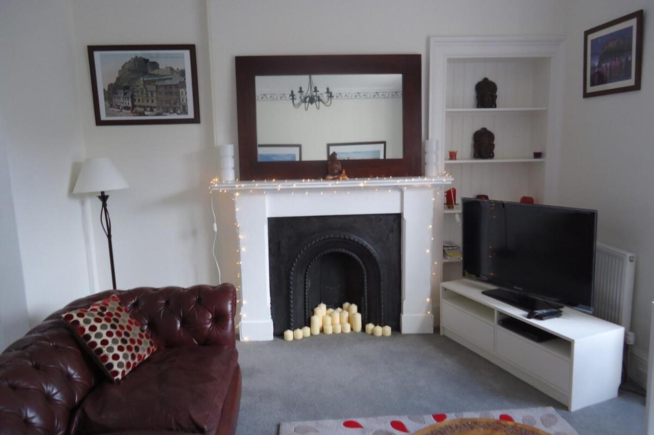 Apartmán Modern And Colourful Flat By The Castle Edinburgh Exteriér fotografie