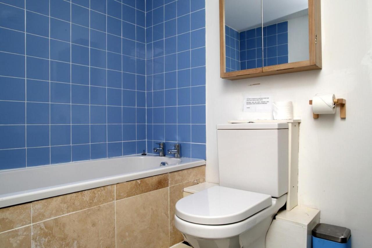 Apartmán Modern And Colourful Flat By The Castle Edinburgh Exteriér fotografie