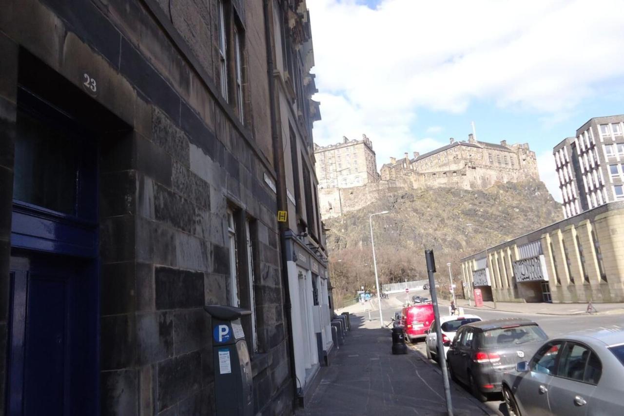 Apartmán Modern And Colourful Flat By The Castle Edinburgh Exteriér fotografie