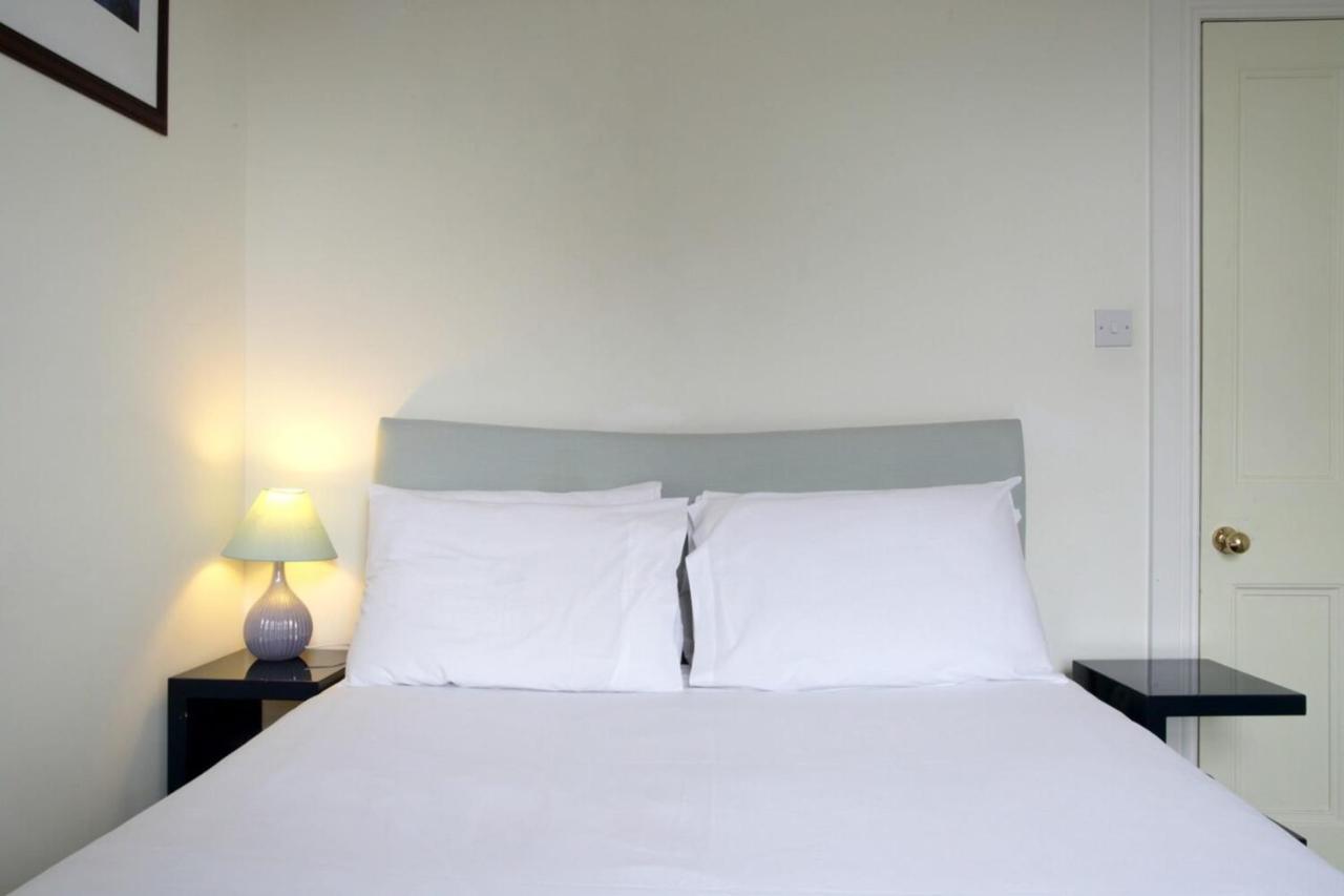 Apartmán Modern And Colourful Flat By The Castle Edinburgh Exteriér fotografie