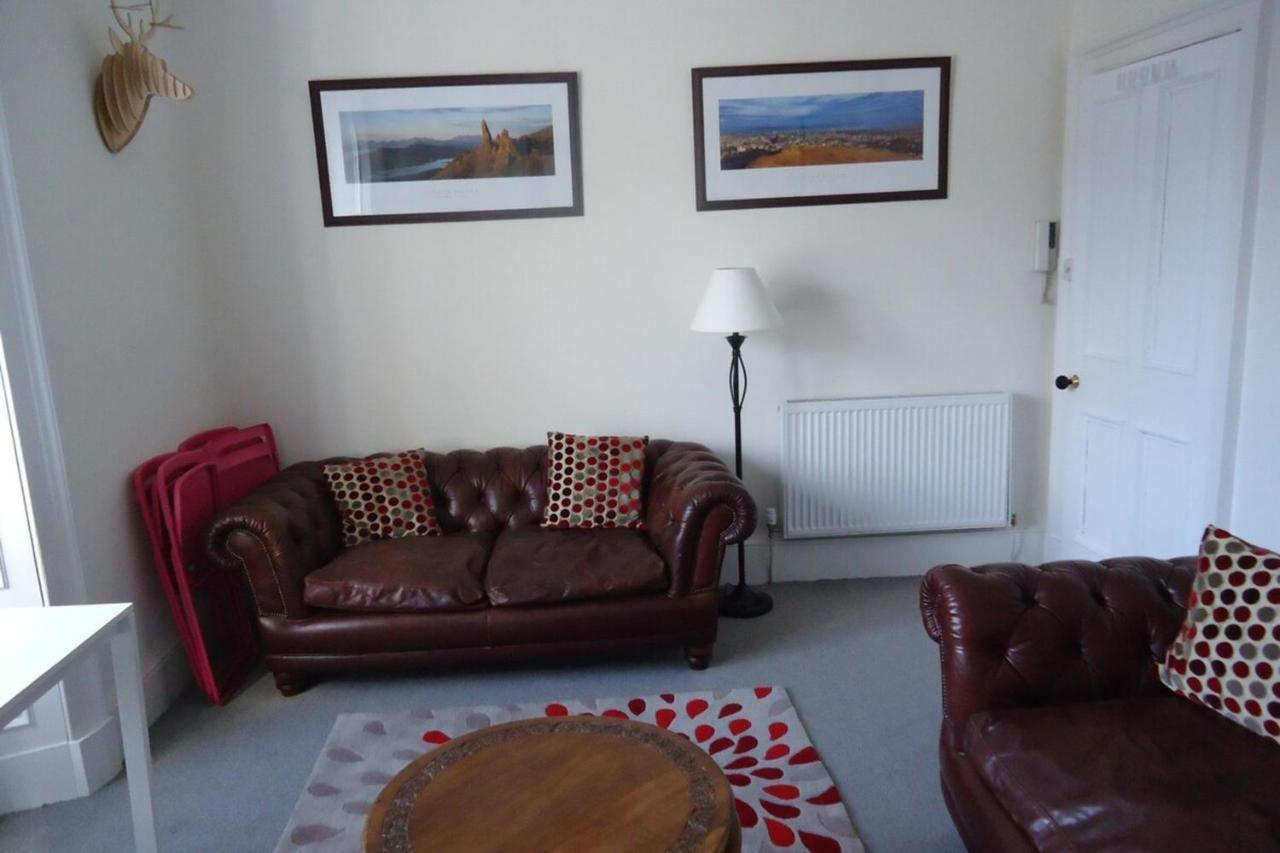 Apartmán Modern And Colourful Flat By The Castle Edinburgh Exteriér fotografie
